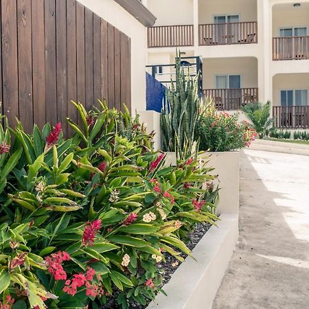 Family Complex Beside Beach W/Pool Montego Bay #1 Bagian luar foto
